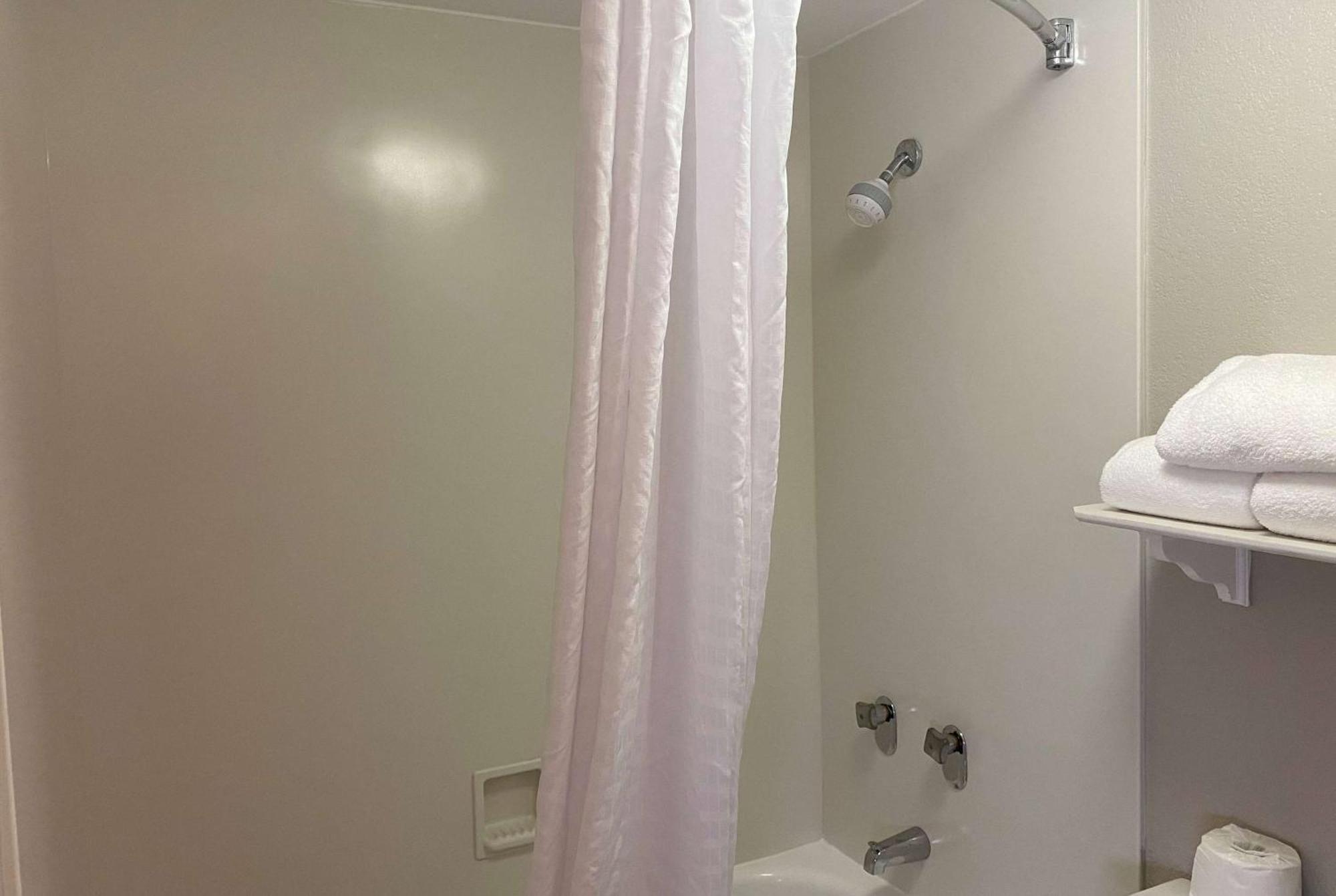 Days Inn & Suites By Wyndham Arlington Heights Extérieur photo
