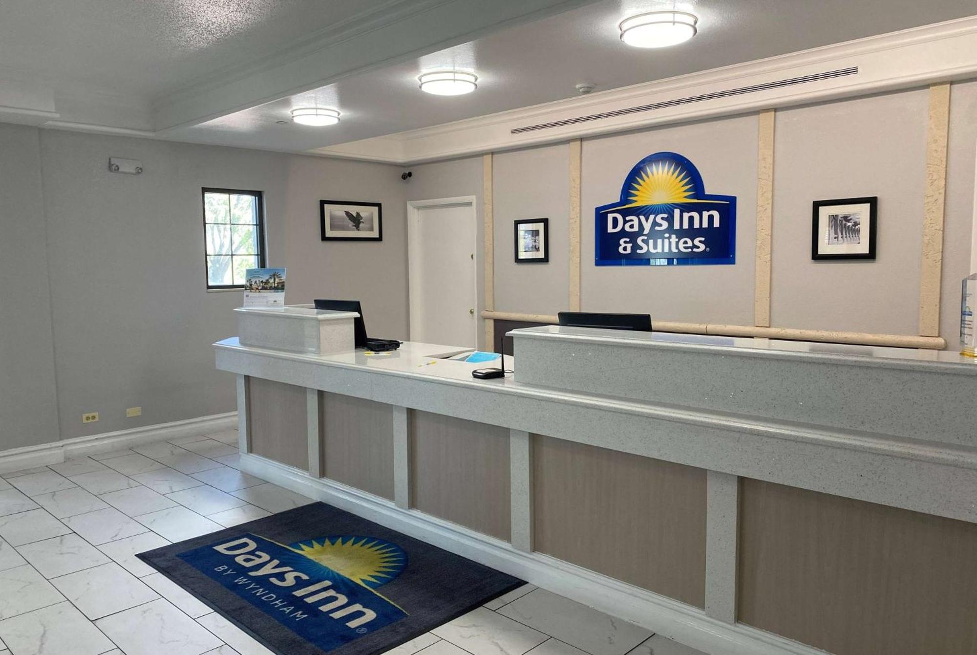 Days Inn & Suites By Wyndham Arlington Heights Extérieur photo