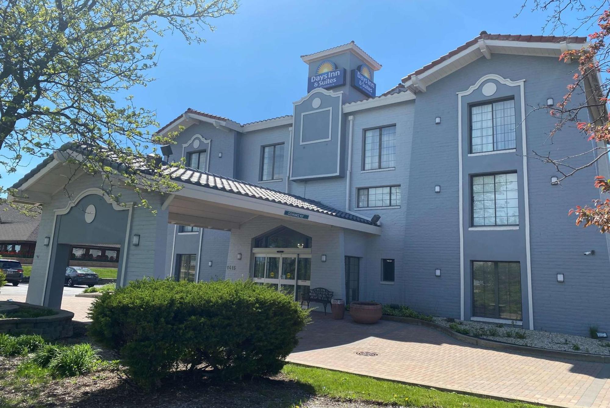 Days Inn & Suites By Wyndham Arlington Heights Extérieur photo