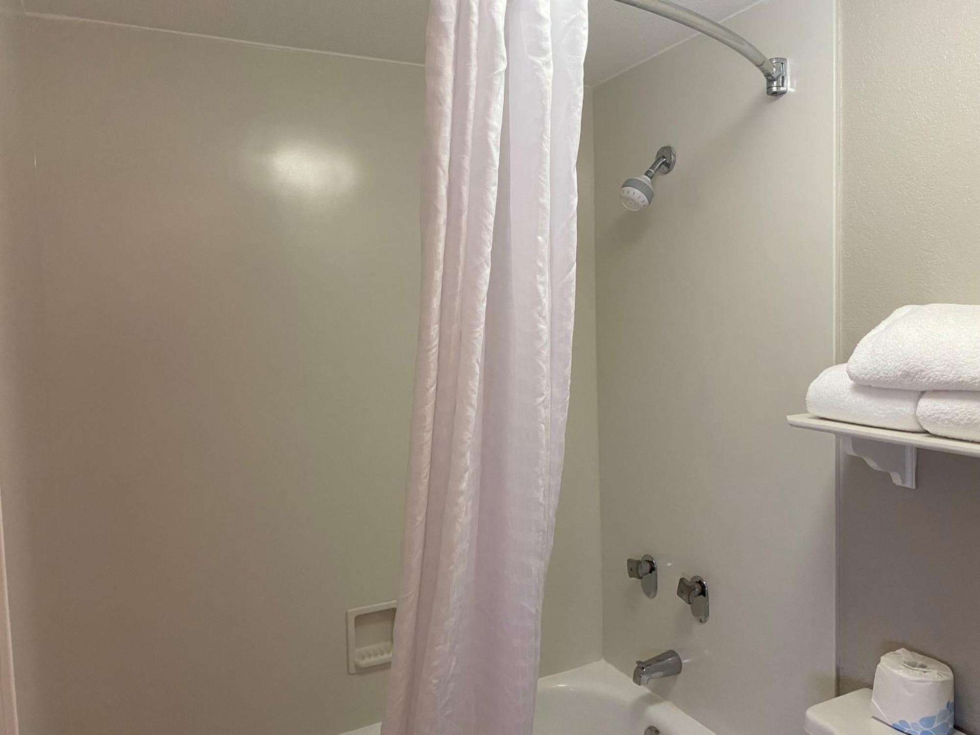 Days Inn & Suites By Wyndham Arlington Heights Extérieur photo