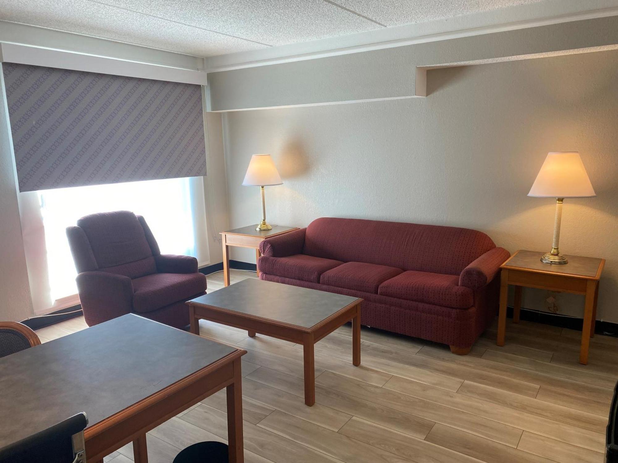 Days Inn & Suites By Wyndham Arlington Heights Extérieur photo