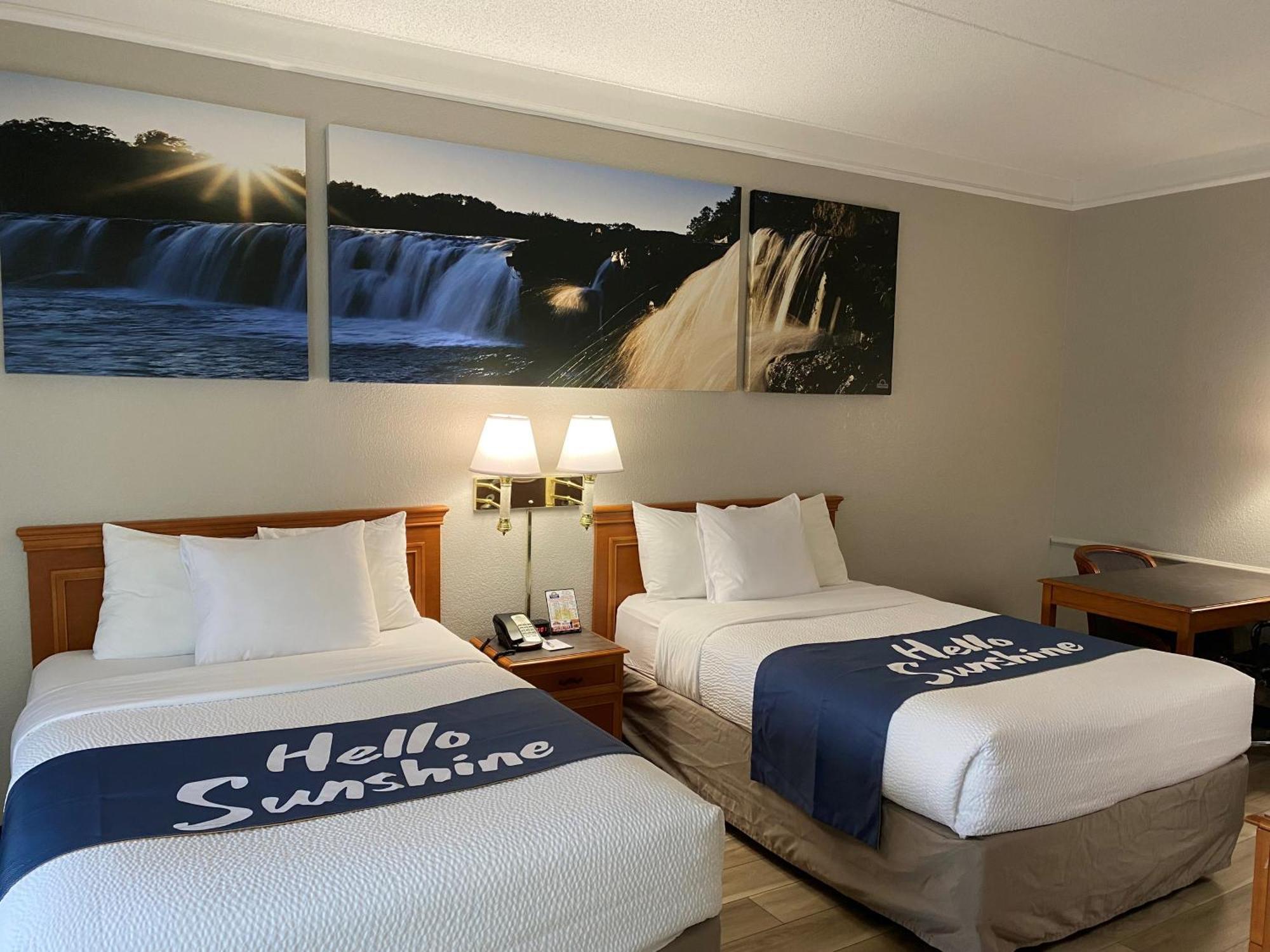 Days Inn & Suites By Wyndham Arlington Heights Extérieur photo