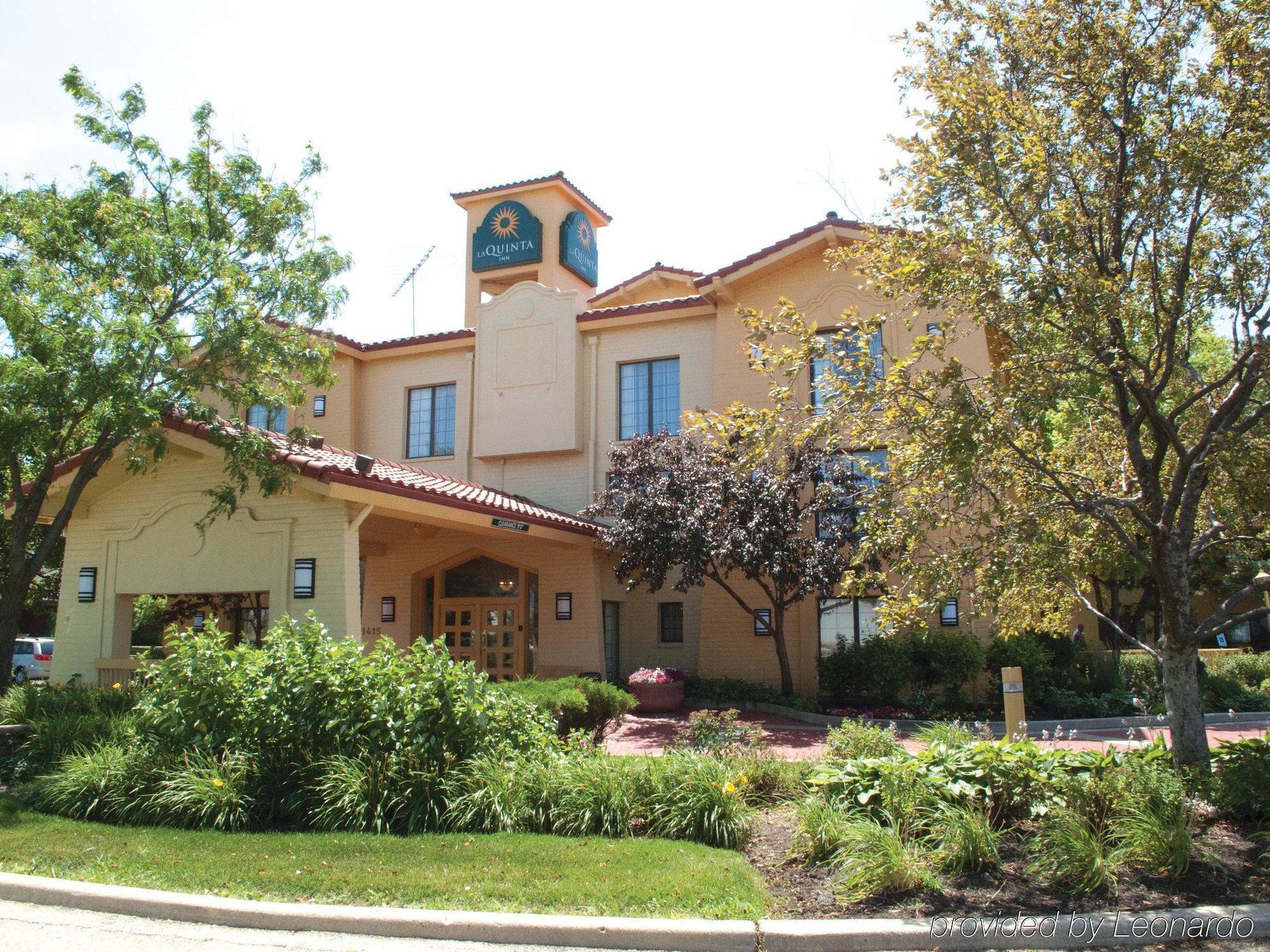 Days Inn & Suites By Wyndham Arlington Heights Extérieur photo
