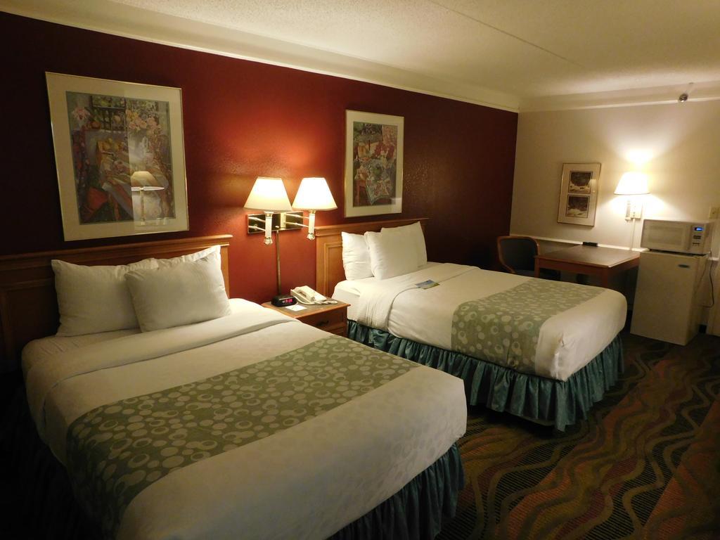 Days Inn & Suites By Wyndham Arlington Heights Extérieur photo