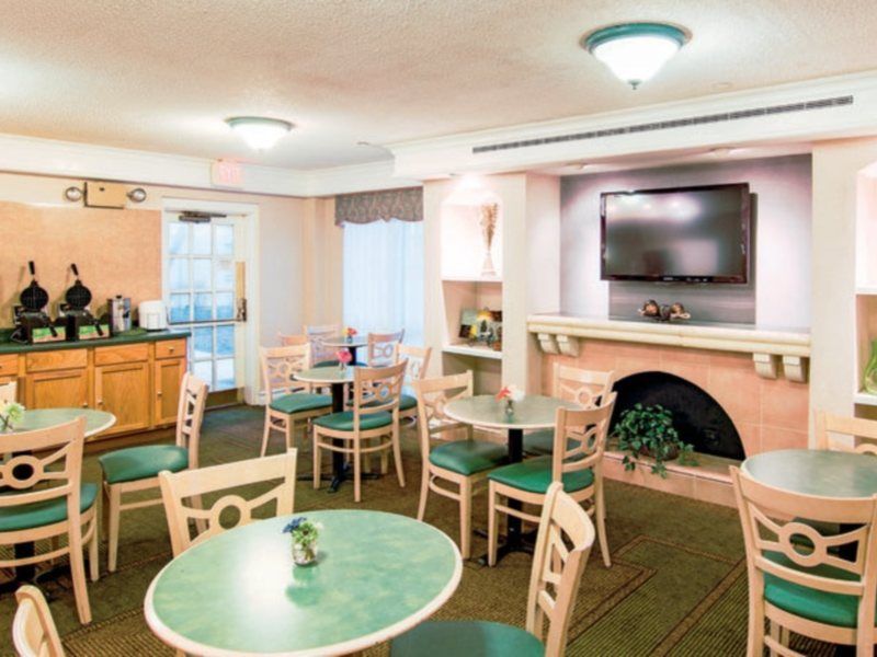 Days Inn & Suites By Wyndham Arlington Heights Extérieur photo