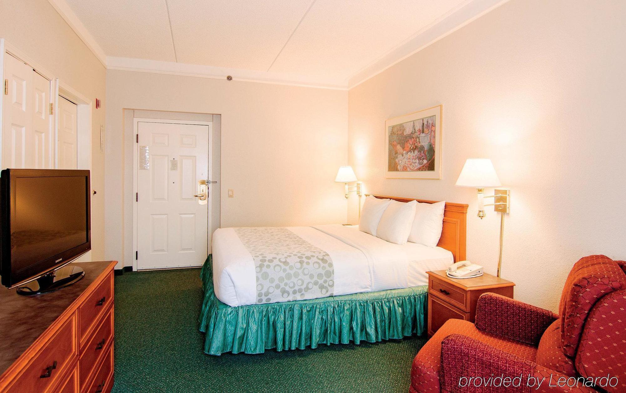 Days Inn & Suites By Wyndham Arlington Heights Extérieur photo