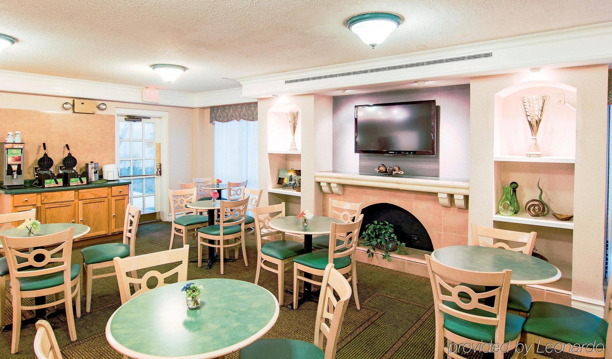 Days Inn & Suites By Wyndham Arlington Heights Extérieur photo
