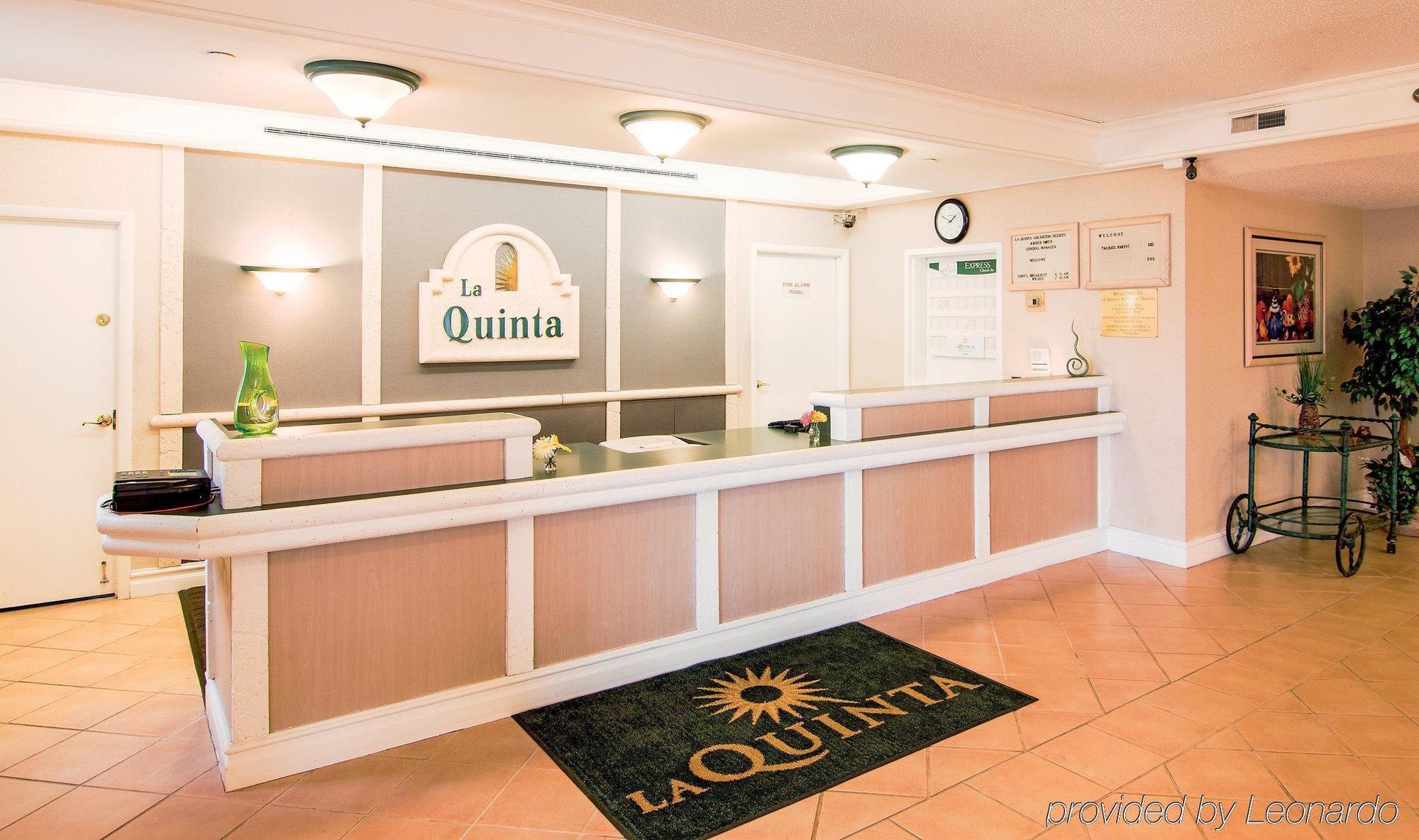 Days Inn & Suites By Wyndham Arlington Heights Extérieur photo