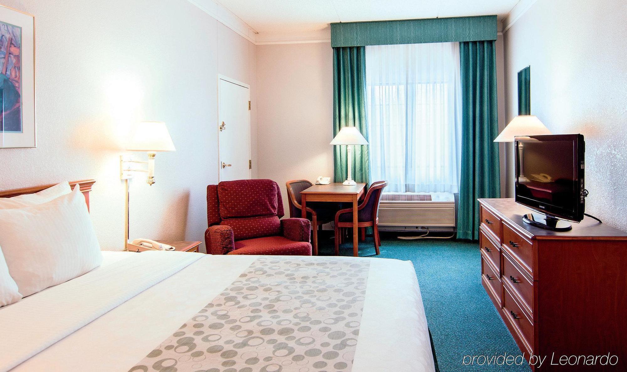 Days Inn & Suites By Wyndham Arlington Heights Extérieur photo