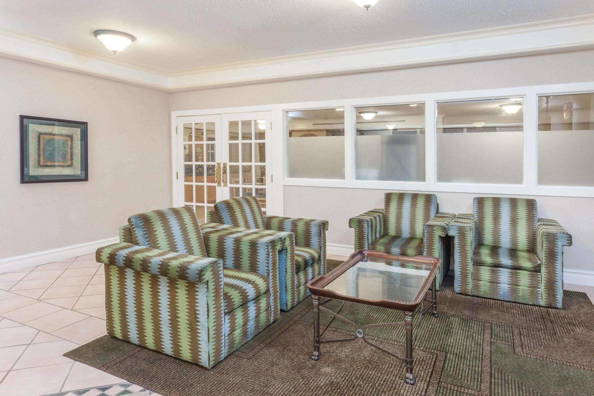 Days Inn & Suites By Wyndham Arlington Heights Extérieur photo