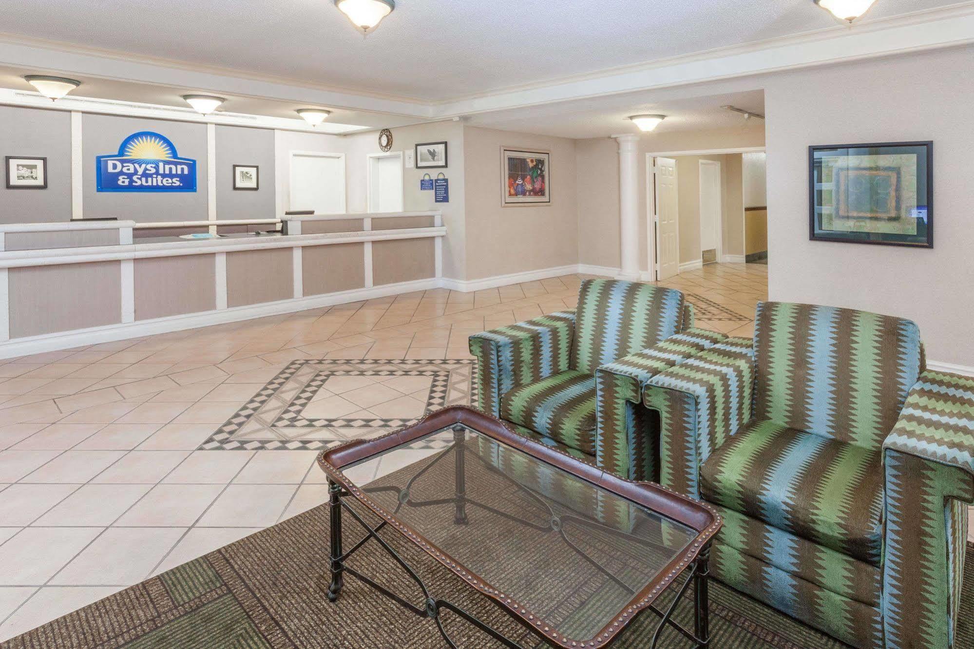 Days Inn & Suites By Wyndham Arlington Heights Extérieur photo