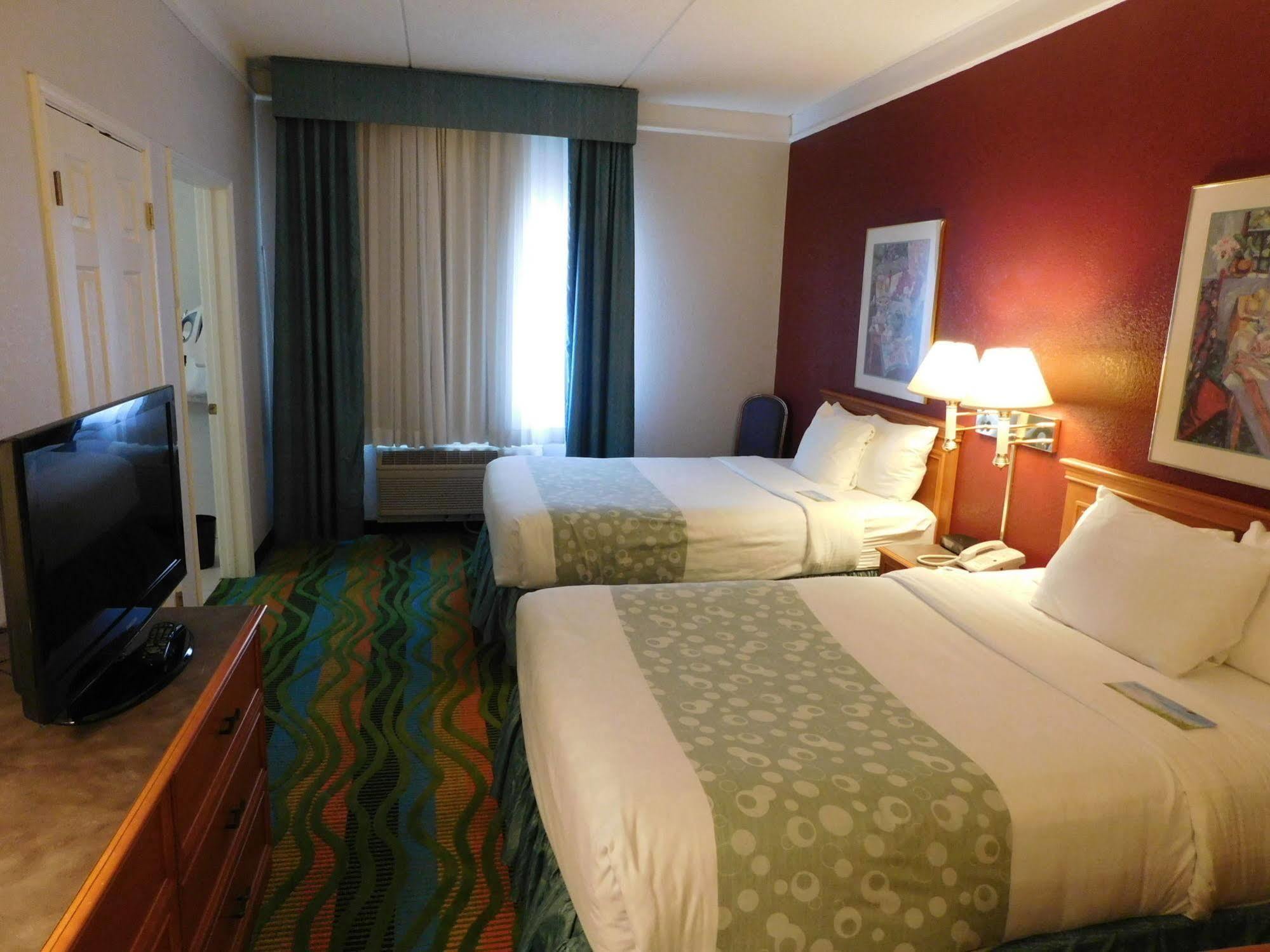 Days Inn & Suites By Wyndham Arlington Heights Extérieur photo
