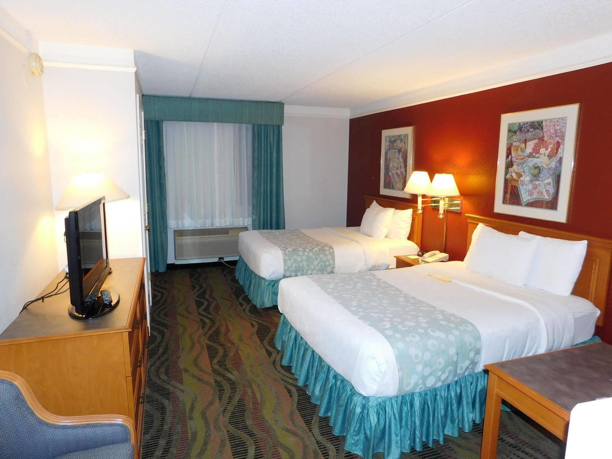 Days Inn & Suites By Wyndham Arlington Heights Extérieur photo