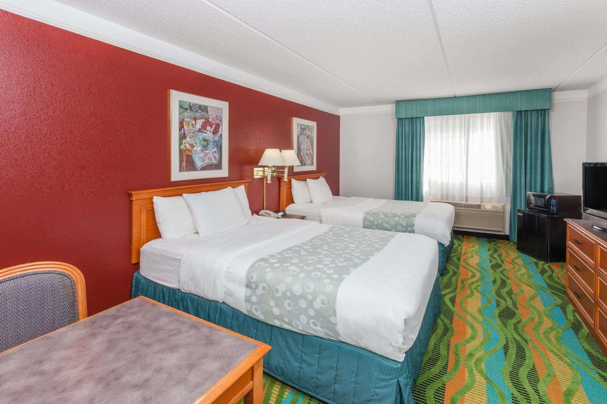 Days Inn & Suites By Wyndham Arlington Heights Extérieur photo