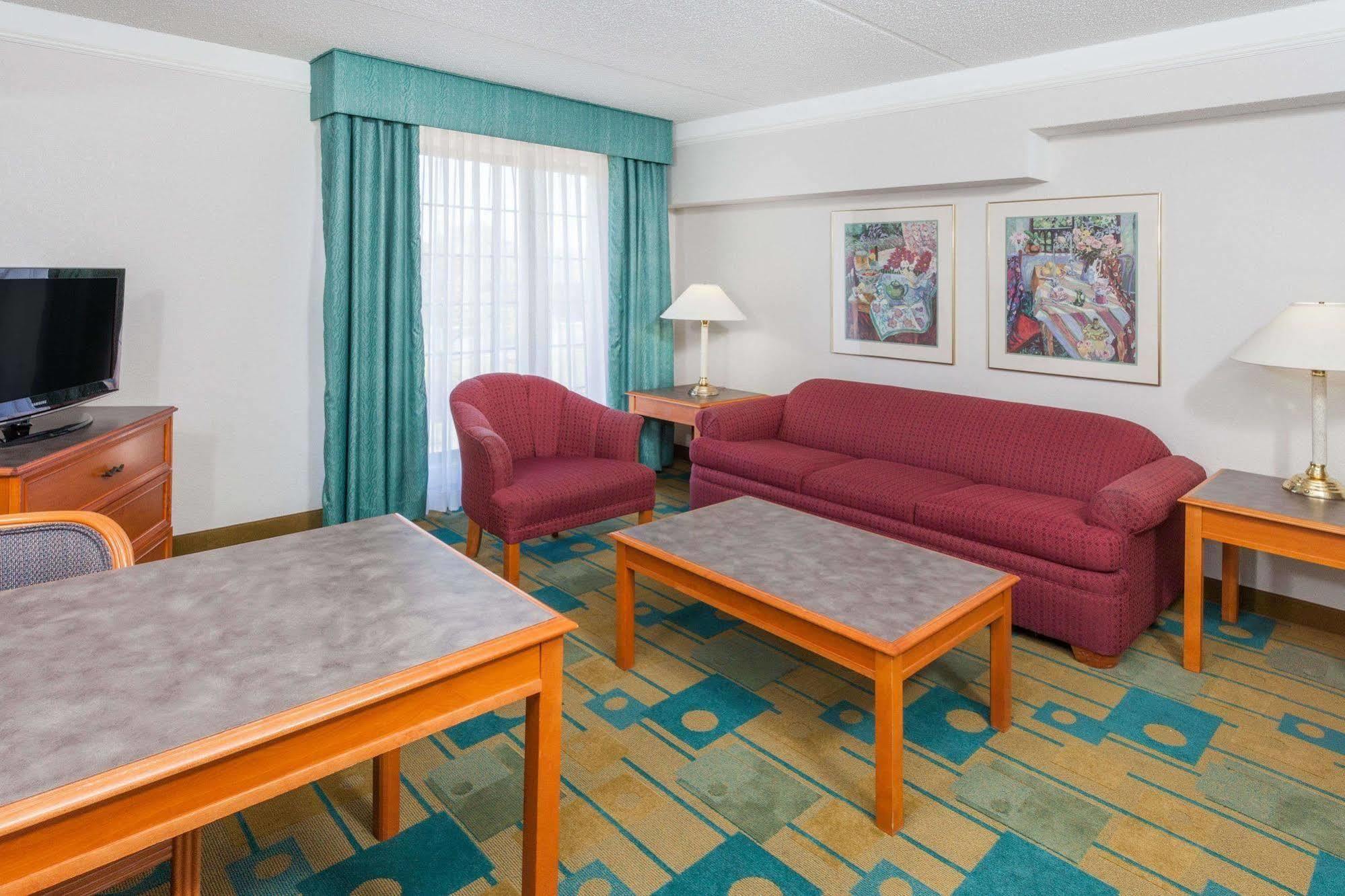 Days Inn & Suites By Wyndham Arlington Heights Extérieur photo